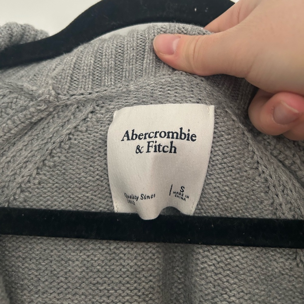 Abercrombie Gray Collar Sweater - Picture 2 of 4